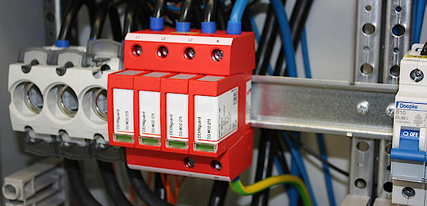 Über­spannungs­schutz bei Fuchs GmbH in Großmehring